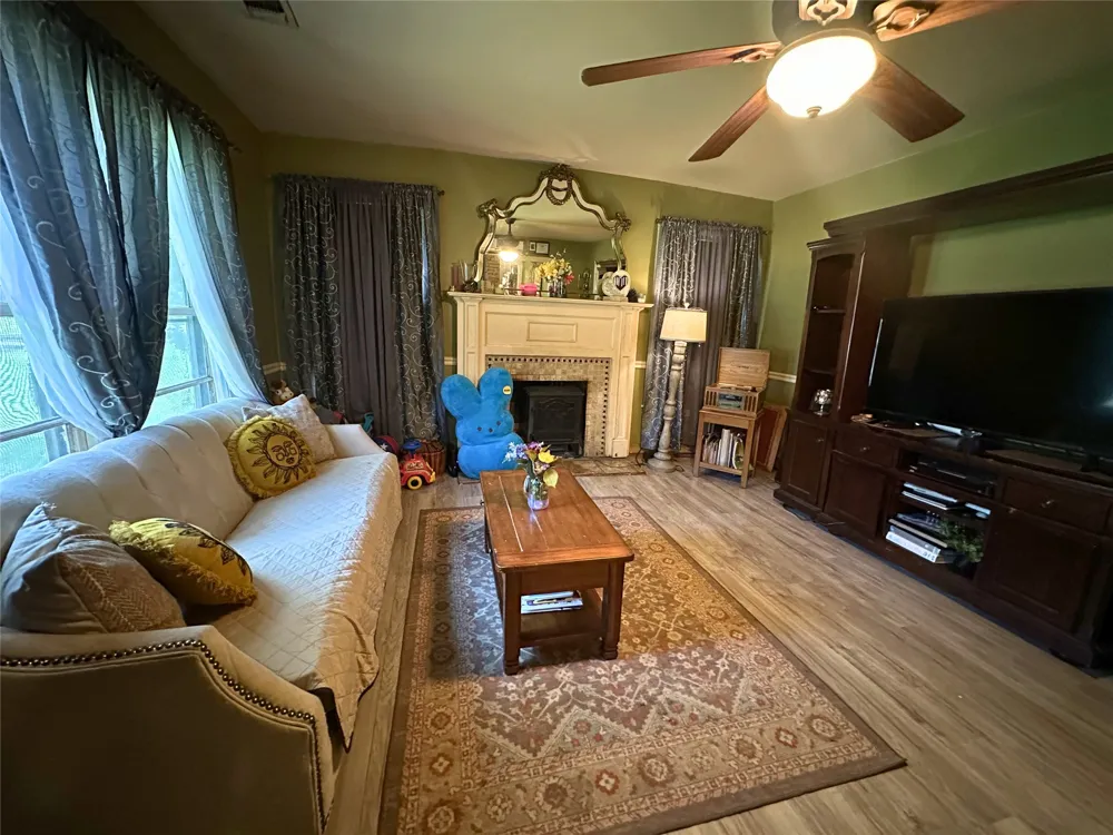 1832 E Polk Paris, TX 75460