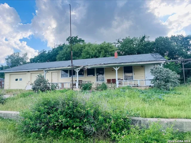 9 Sky Line Dr Comfort, TX 78013
