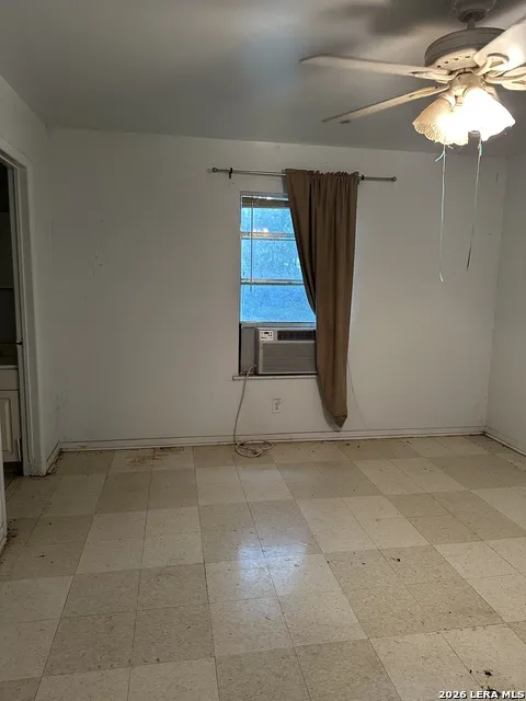 9 Sky Line Dr Comfort, TX 78013