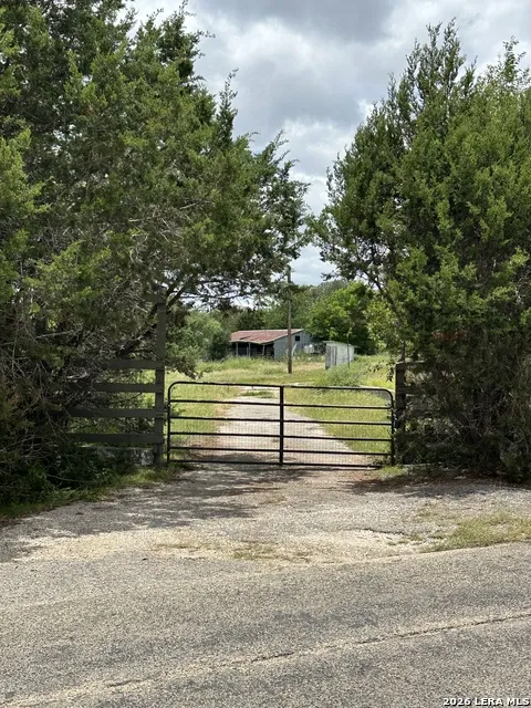9 Sky Line Dr Comfort, TX 78013