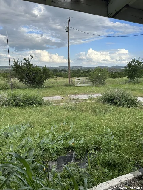 9 Sky Line Dr Comfort, TX 78013