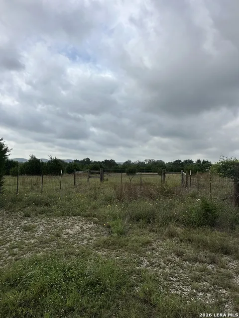 9 Sky Line Dr Comfort, TX 78013