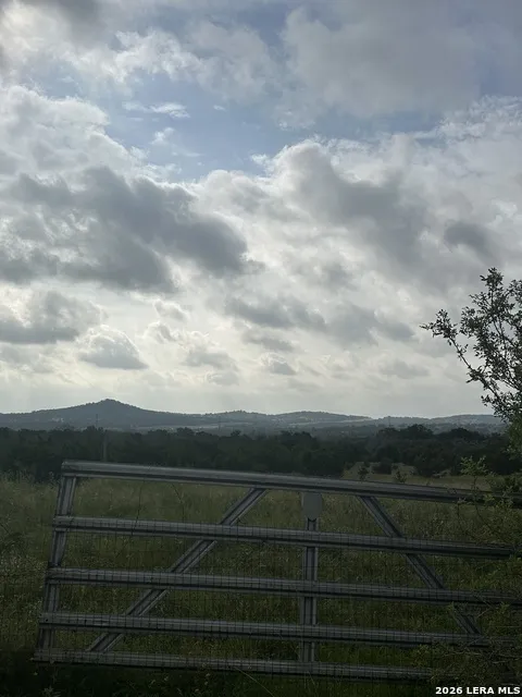 9 Sky Line Dr Comfort, TX 78013