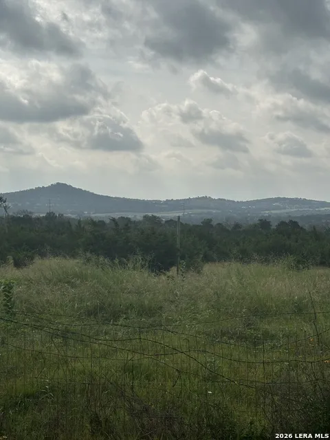 9 Sky Line Dr Comfort, TX 78013