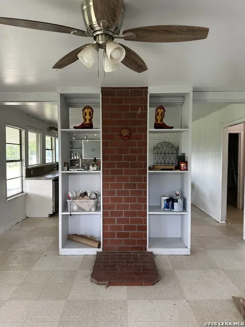 9 Sky Line Dr Comfort, TX 78013
