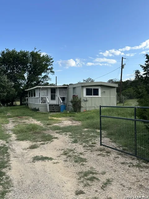 9 Sky Line Dr Comfort, TX 78013