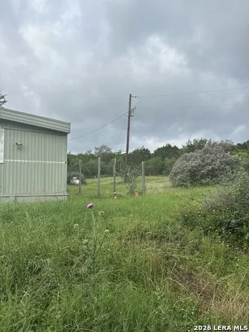 9 Sky Line Dr Comfort, TX 78013