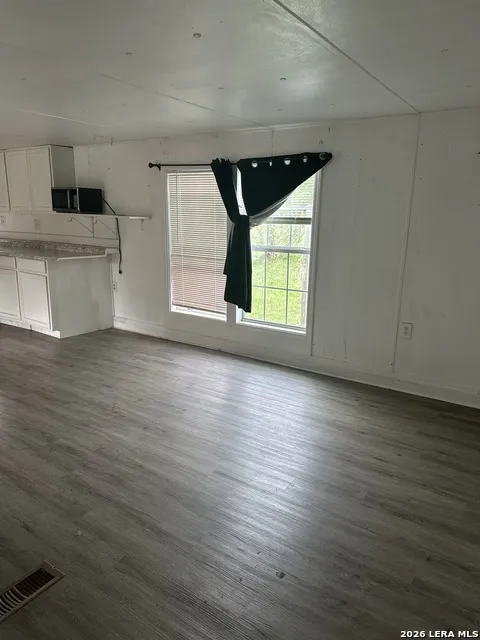 9 Sky Line Dr Comfort, TX 78013