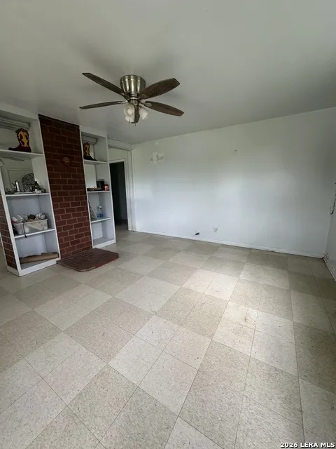 9 Sky Line Dr Comfort, TX 78013