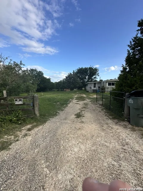 9 Sky Line Dr Comfort, TX 78013