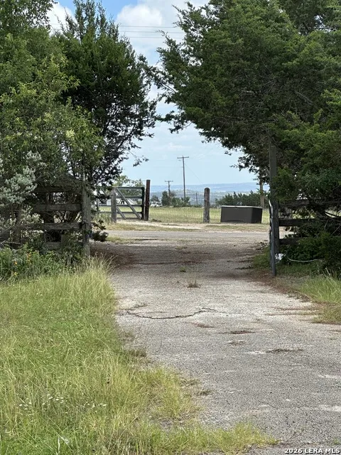 9 Sky Line Dr Comfort, TX 78013
