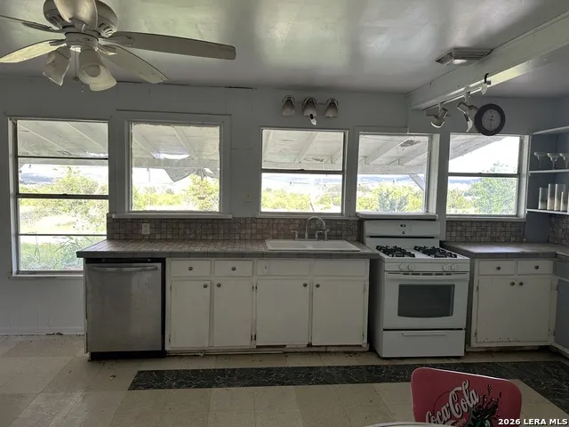 9 Sky Line Dr Comfort, TX 78013