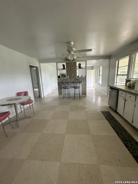 9 Sky Line Dr Comfort, TX 78013