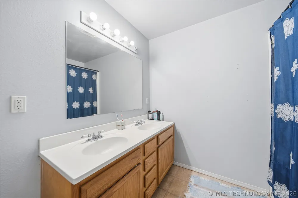 1005 W 21st Street Claremore, OK 74017