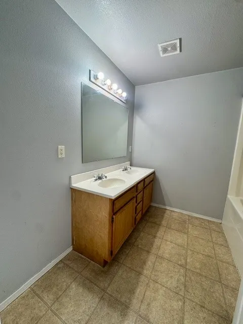 1005 W 21st Street Claremore, OK 74017