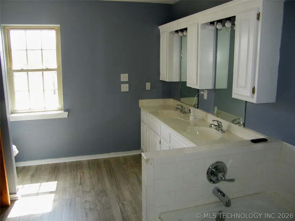 24148 E County Road 1670 Elmore City, OK 73433