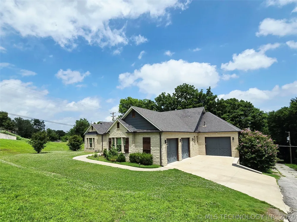 1715 W Blue Starr Drive Claremore, OK 74017