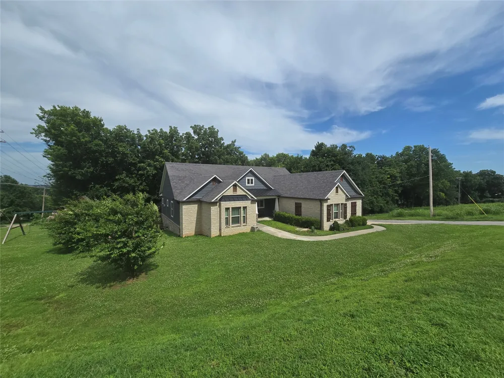 1715 W Blue Starr Drive Claremore, OK 74017