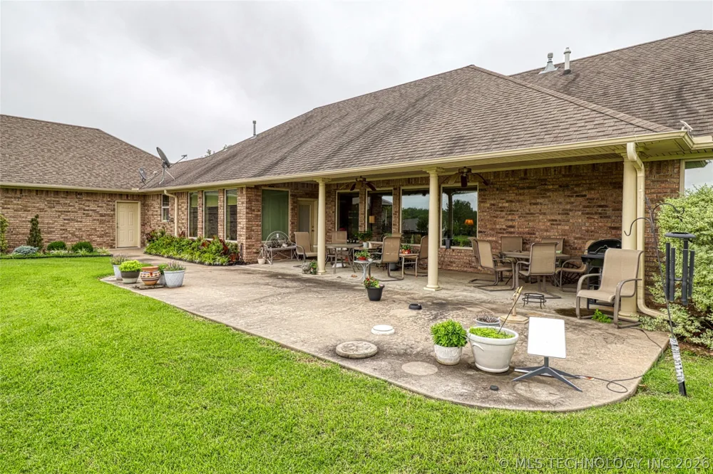 124 Walnut Ridge Eufaula, OK 74432