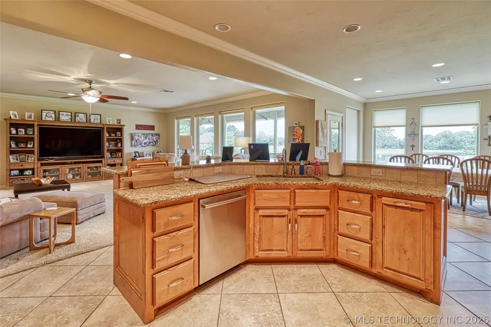 124 Walnut Ridge Eufaula, OK 74432