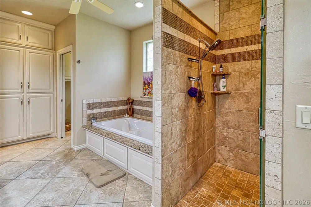 124 Walnut Ridge Eufaula, OK 74432