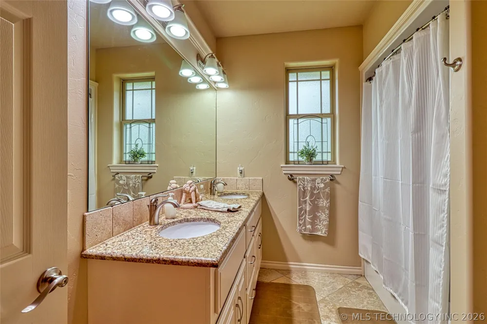 124 Walnut Ridge Eufaula, OK 74432