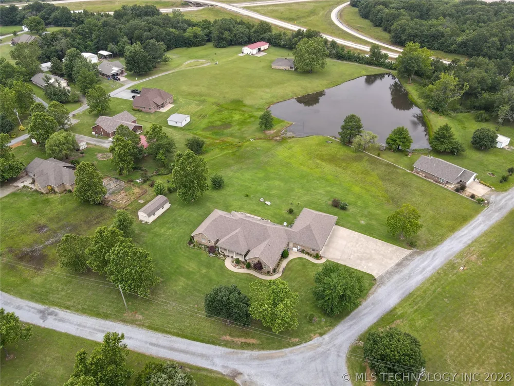 124 Walnut Ridge Eufaula, OK 74432