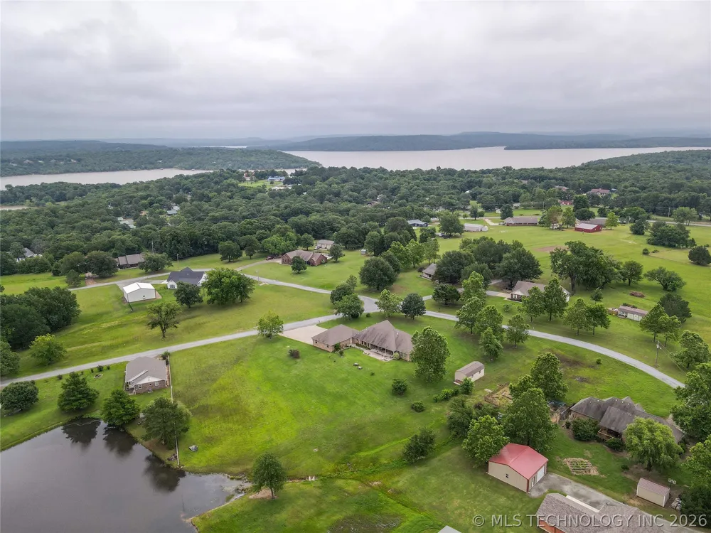 124 Walnut Ridge Eufaula, OK 74432