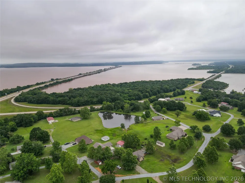 124 Walnut Ridge Eufaula, OK 74432