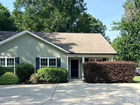 128 Mackwood Drive