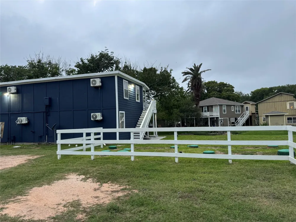 5202 County Road 469 Brazoria, TX 77422