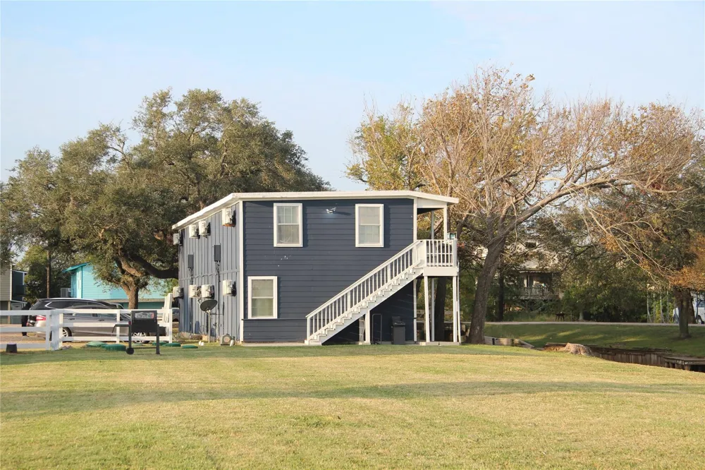 5202 County Road 469 Brazoria, TX 77422