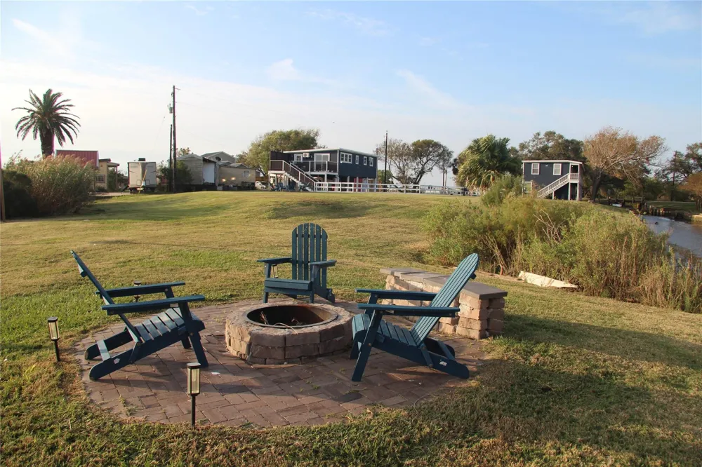 5202 County Road 469 Brazoria, TX 77422
