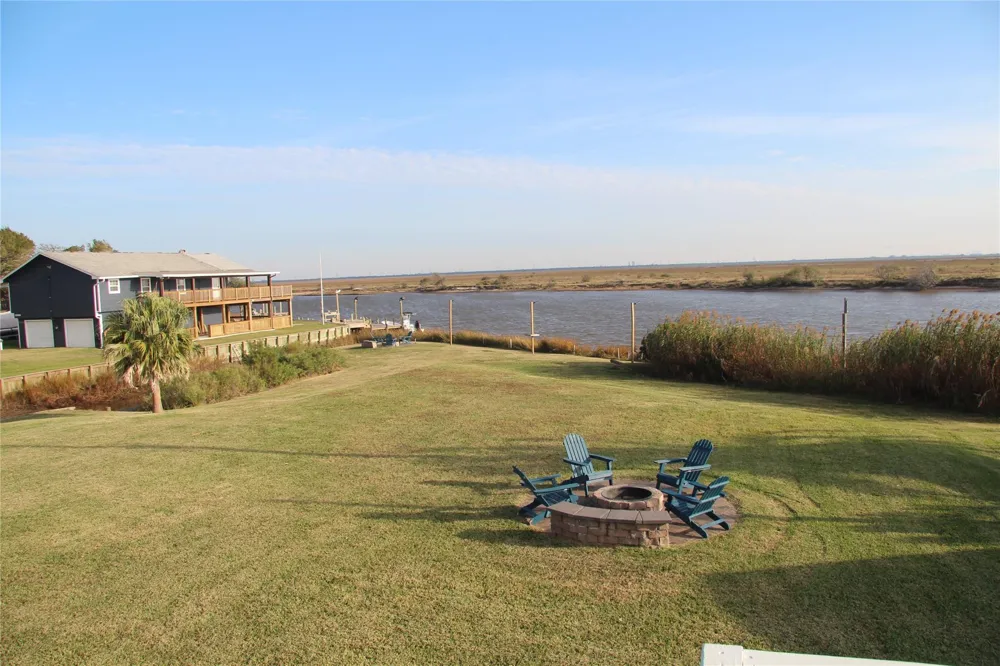 5202 County Road 469 Brazoria, TX 77422