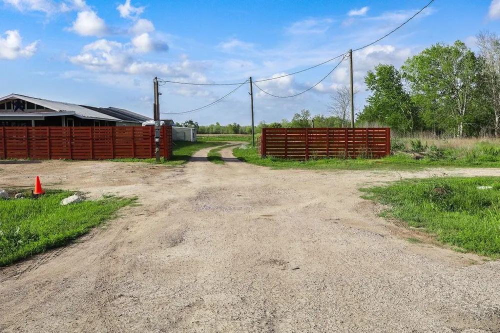 1115 E Fm 1462 Road Rosharon, TX 77583
