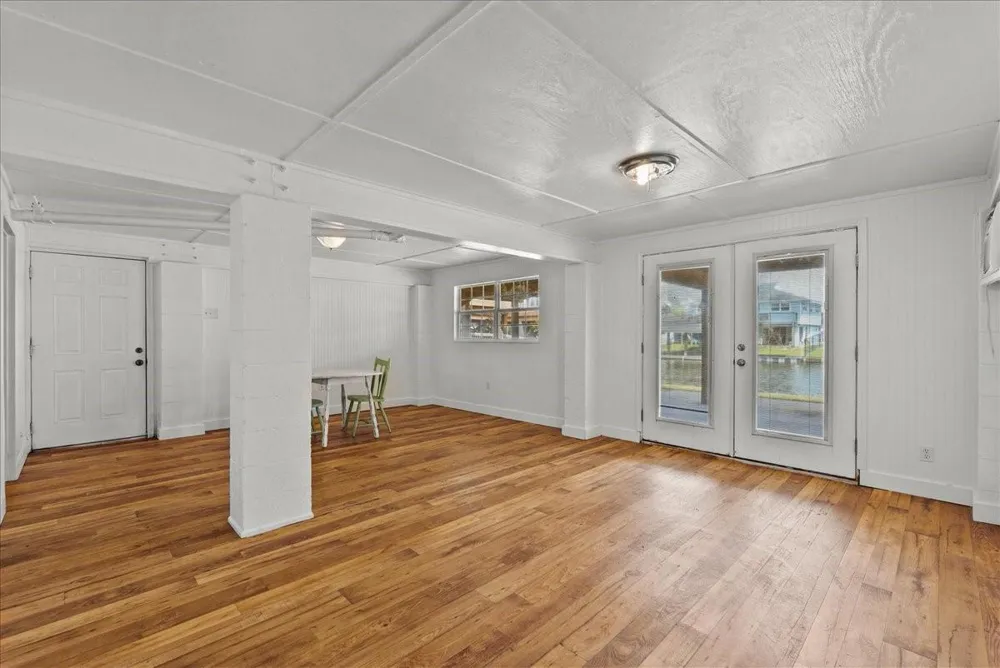 984 Bonita Street Bayou Vista, TX 77563