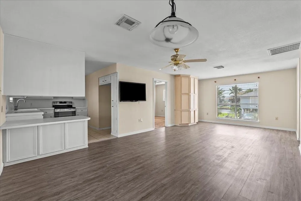 984 Bonita Street Bayou Vista, TX 77563