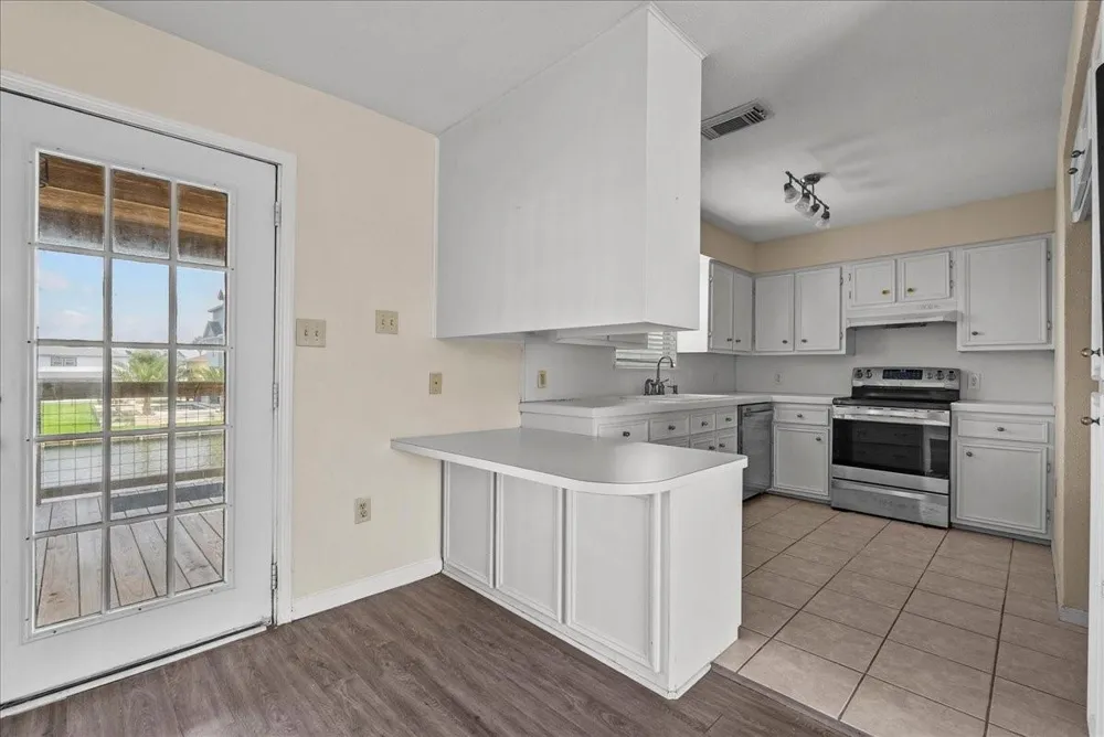 984 Bonita Street Bayou Vista, TX 77563