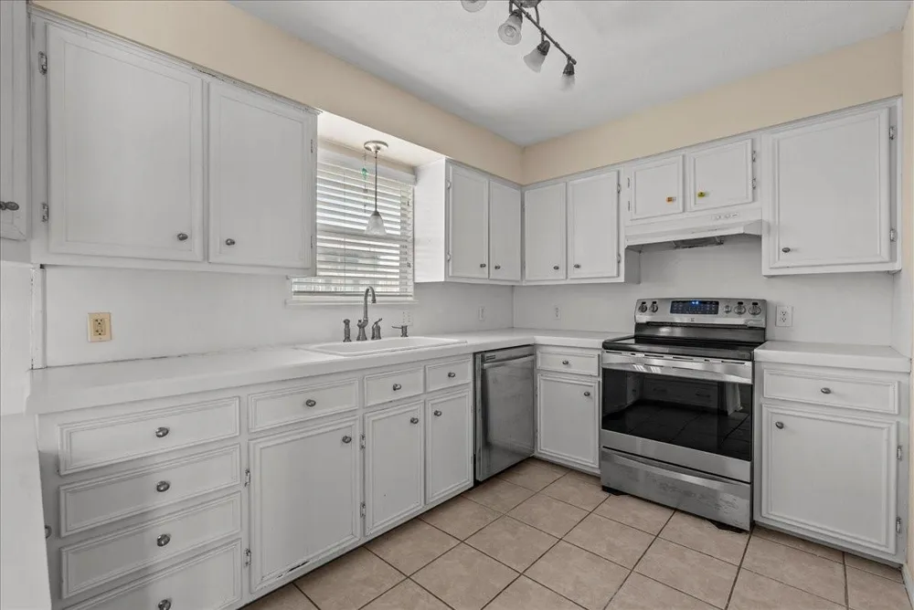 984 Bonita Street Bayou Vista, TX 77563