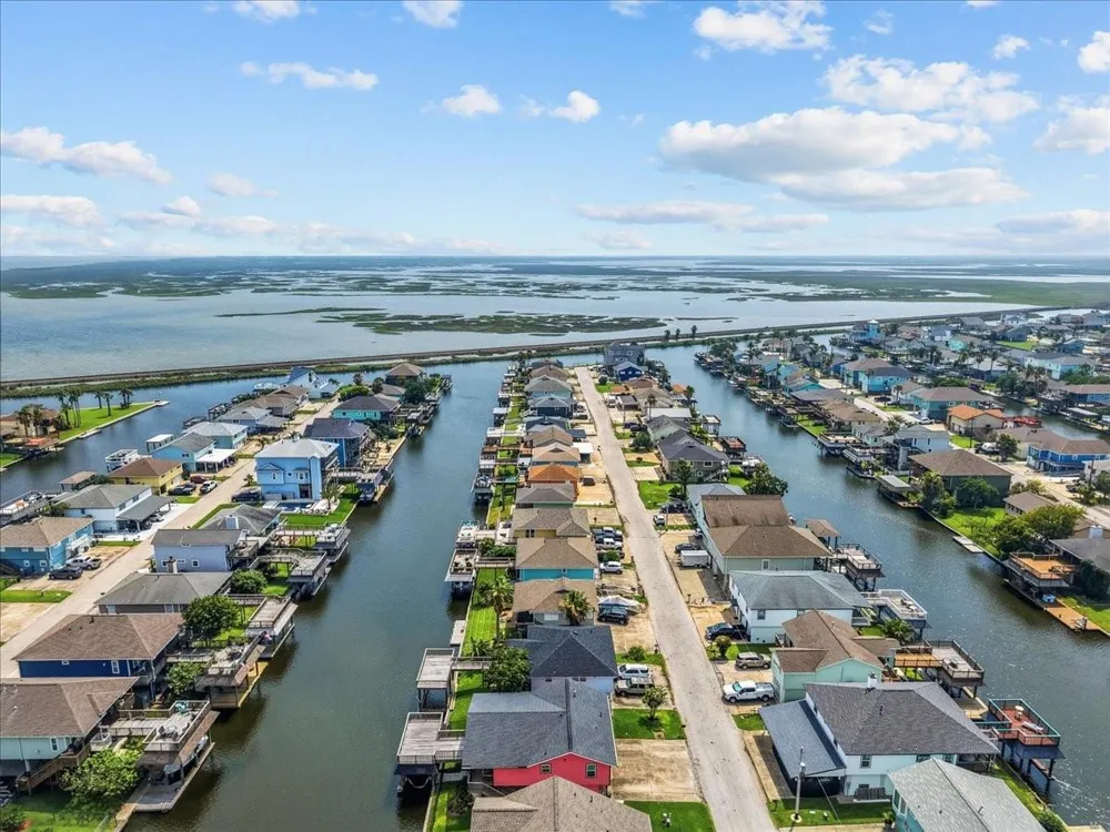 984 Bonita Street Bayou Vista, TX 77563