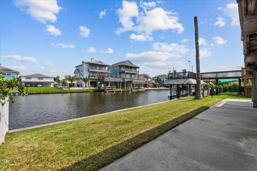 984 Bonita Street Bayou Vista, TX 77563