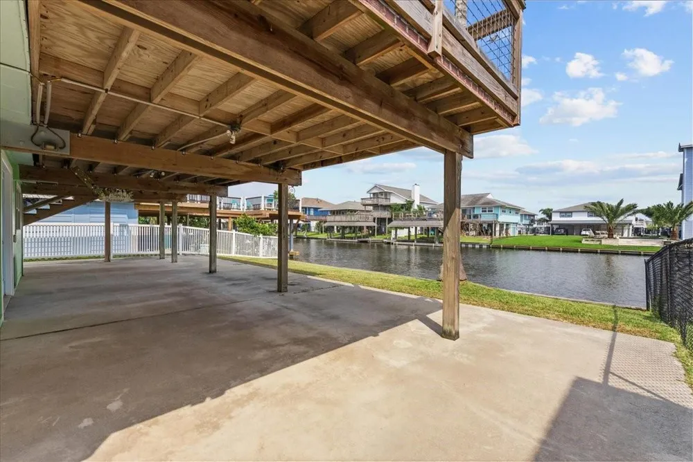 984 Bonita Street Bayou Vista, TX 77563