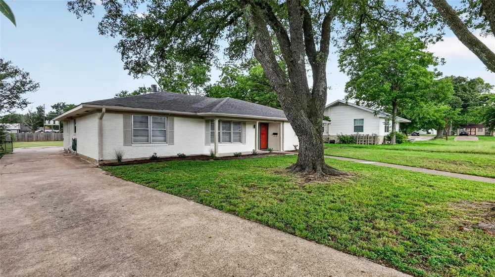 317 Madison Street Madisonville, TX 77864
