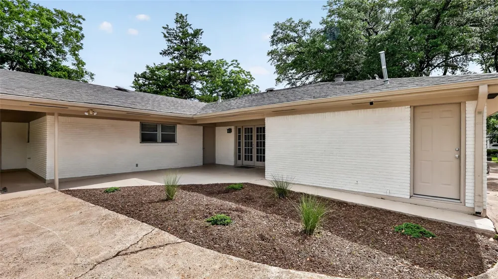 317 Madison Street Madisonville, TX 77864