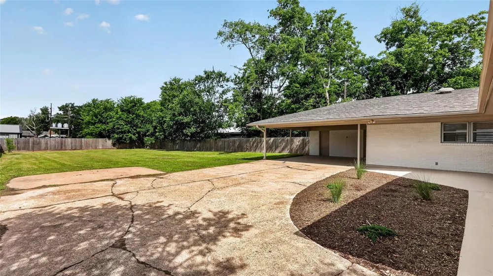 317 Madison Street Madisonville, TX 77864