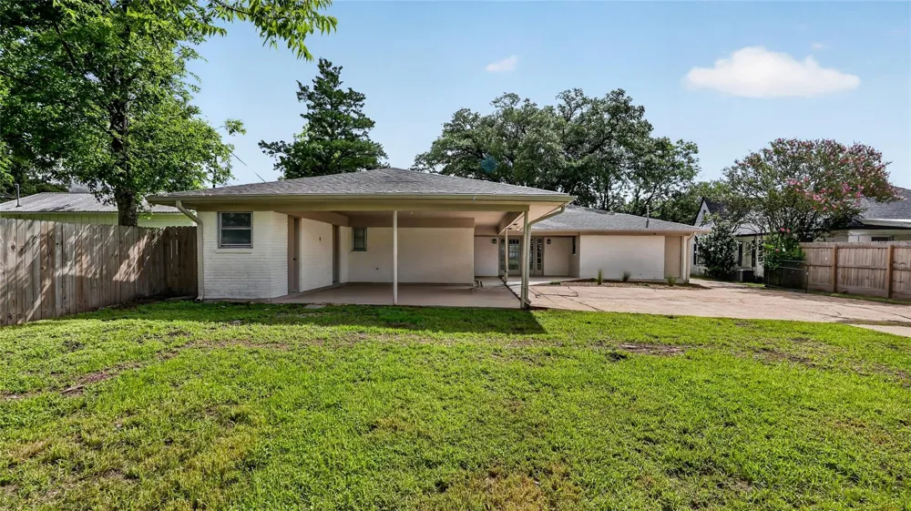 317 Madison Street Madisonville, TX 77864