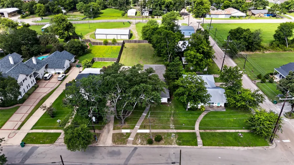 317 Madison Street Madisonville, TX 77864