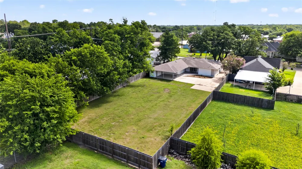 317 Madison Street Madisonville, TX 77864