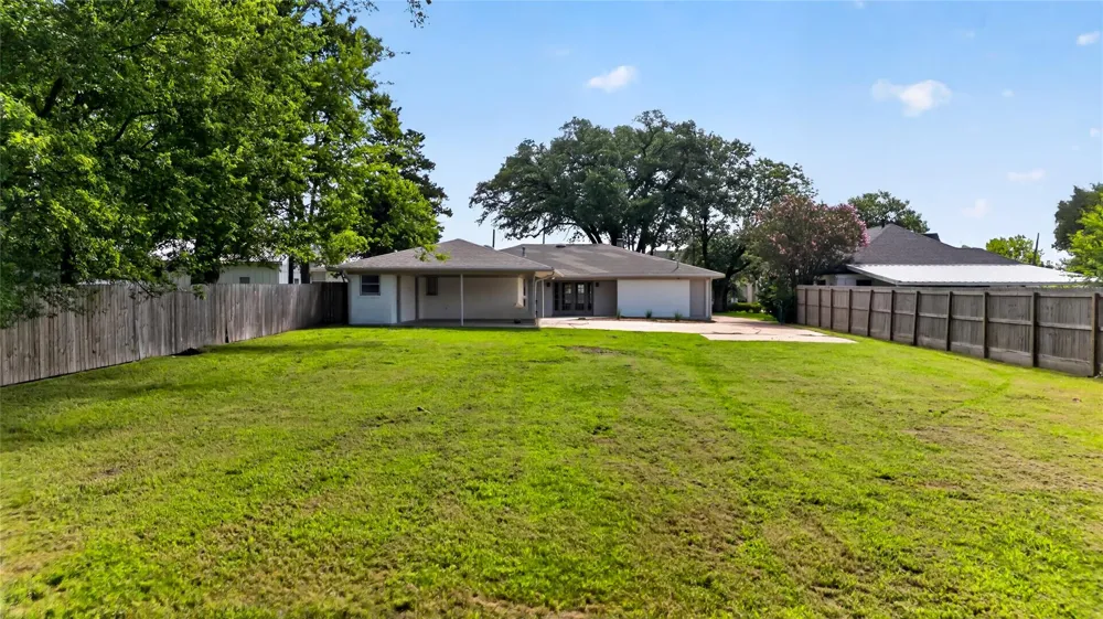 317 Madison Street Madisonville, TX 77864
