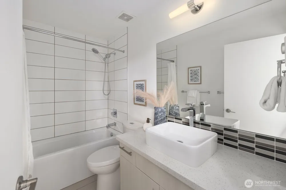 1208 W Emerson Street Seattle, WA 98119